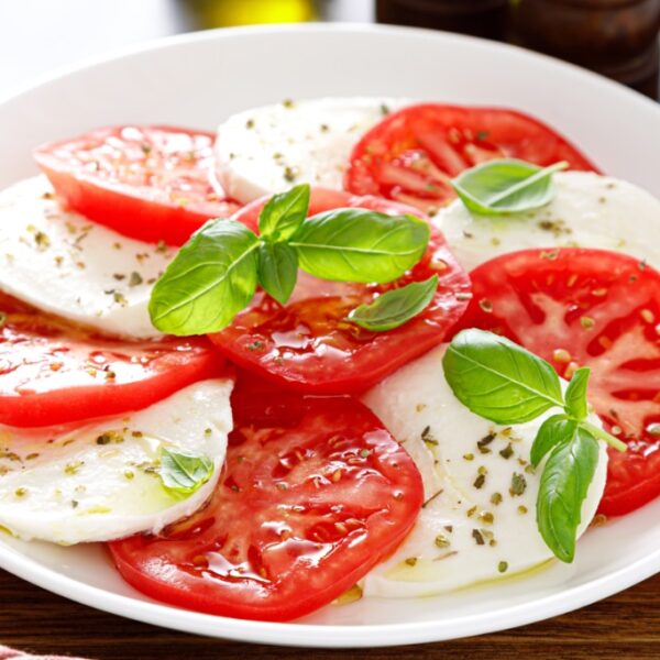 caprese-salad-with-fresh-tomatoes